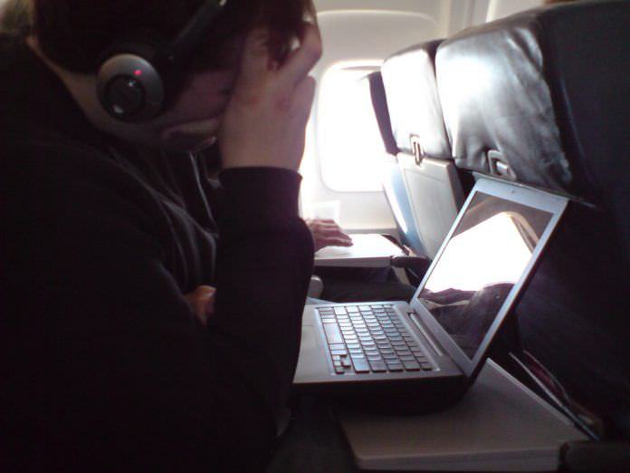 US Considers Banning Laptops on Flights into And Out Of The Country